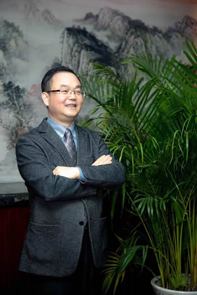 快過刀，準超尺，亮勝光，激光正成為21世紀最為矚目的高新技術之一