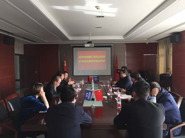 銅仁市萬山區政府領導蒞臨新特光電參觀考察