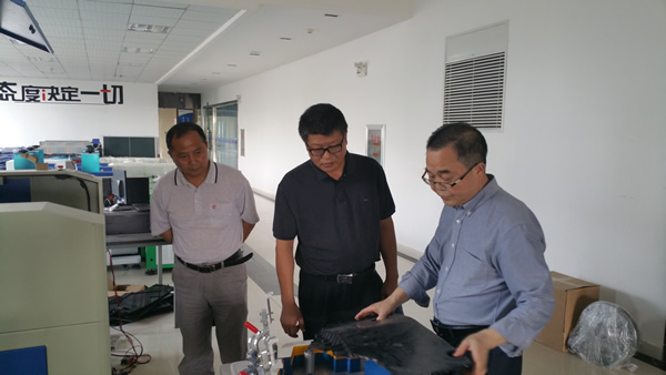 省僑聯主席譚作剛調研新特光電