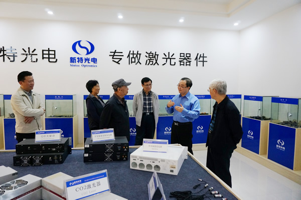 湖北省原人大副主任和武漢市委副書記謝培棟等一行來我司調研考察