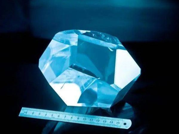 LBO晶體的 10 個基本方面：其特性、應用和制造的詳細指南